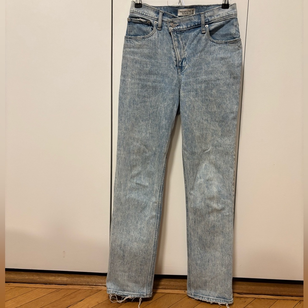 Abercrombiebie & Fitch the 90’s Straight Ultra High Rise Jeans